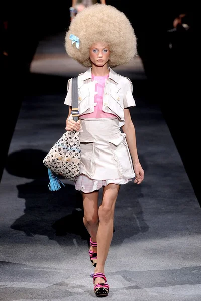 Look 25